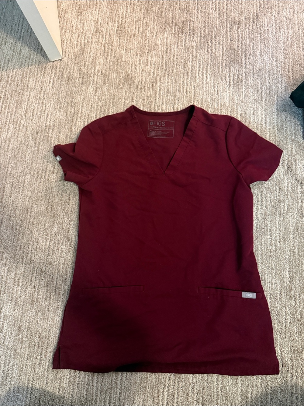 Figs Women's V-Neck Scrub Top in Burgundy XXS